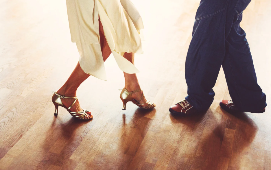 two peoples feed, dancing